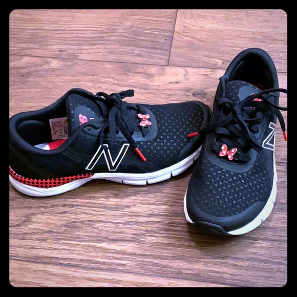 new balance minnie mouse tennis shoes
